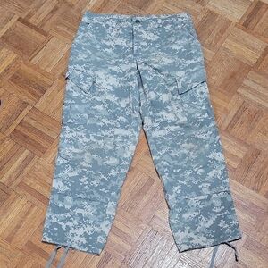 Men's Camouflage Army Cargo Trousers & Shorts Size Medium